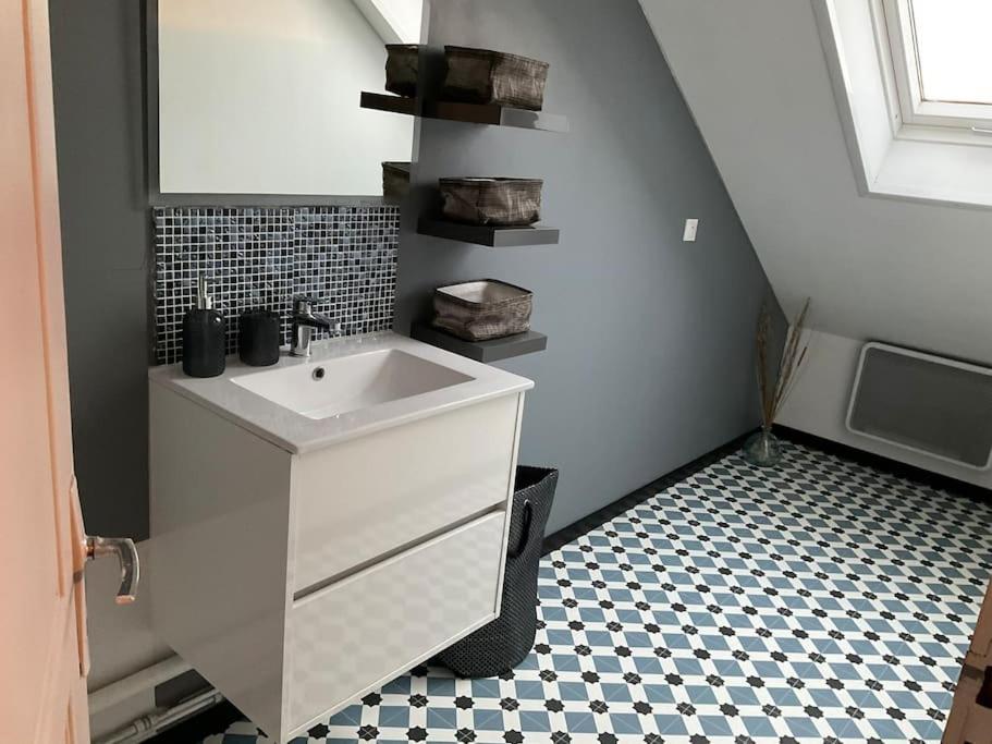 38 Maison Entiere,Place De Parking Et Garage Pour Moto Velo A La Demande Дюнкерк Экстерьер фото